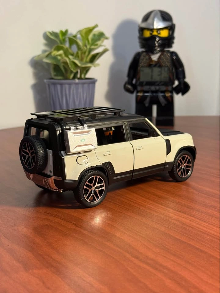 Land Rover Defender 110 Diecast Model 1:24 Scale - photo 4