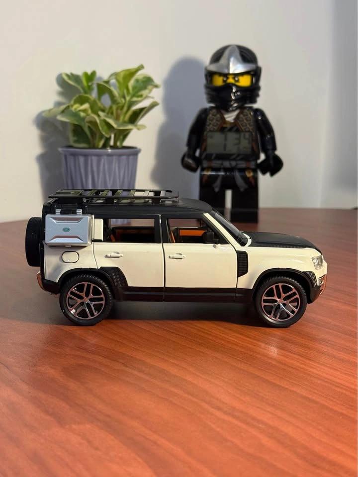 Land Rover Defender 110 Diecast Model 1:24 Scale - photo 5