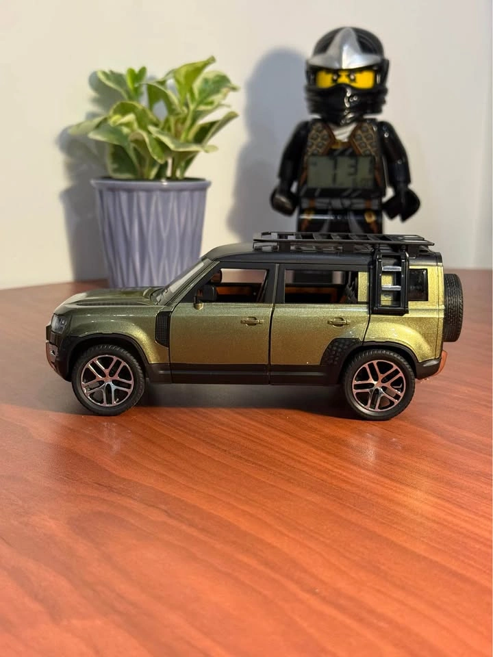 Land Rover Defender 110 1:24 Diecast Model - Green - photo 2