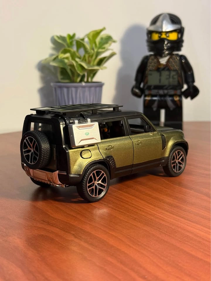 Land Rover Defender 110 1:24 Diecast Model - Green - photo 4