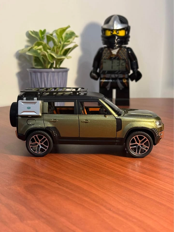 Land Rover Defender 110 1:24 Diecast Model - Green - photo 5