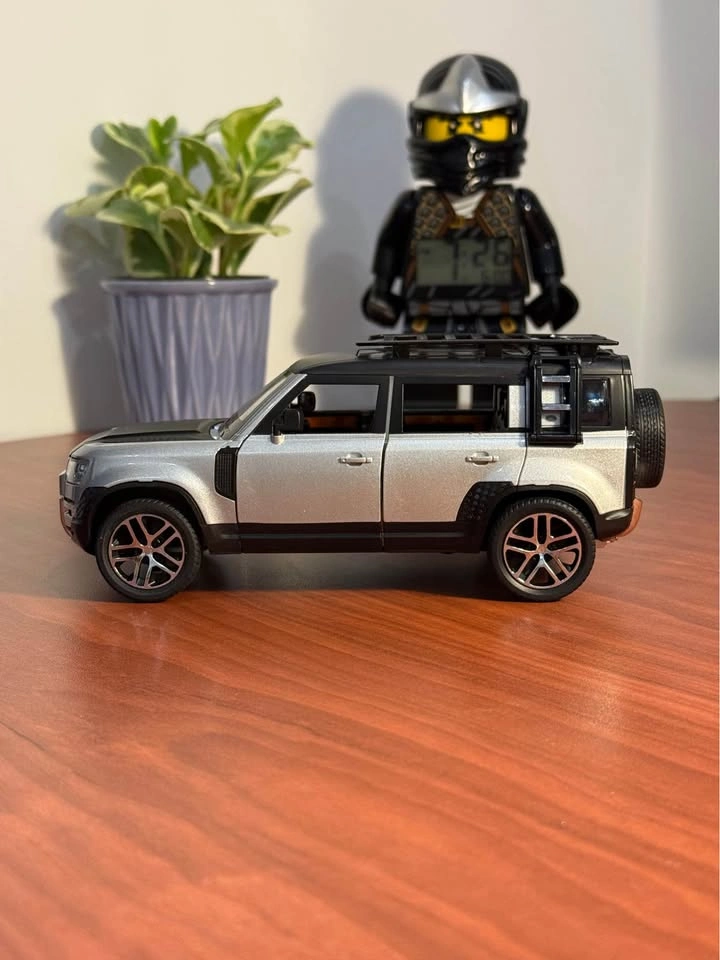 Land Rover Defender 110 (L663) 1:24 Diecast Model - photo 2