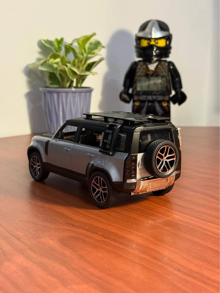 Land Rover Defender 110 (L663) 1:24 Diecast Model - photo 3