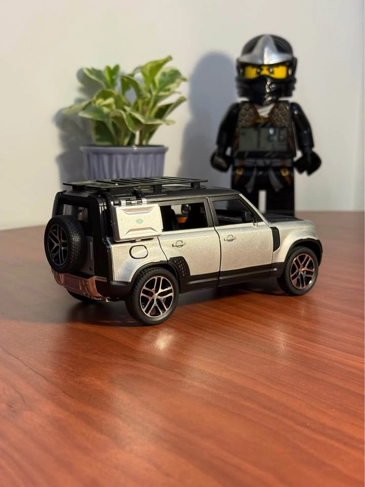 Land Rover Defender 110 (L663) 1:24 Diecast Model - photo 4
