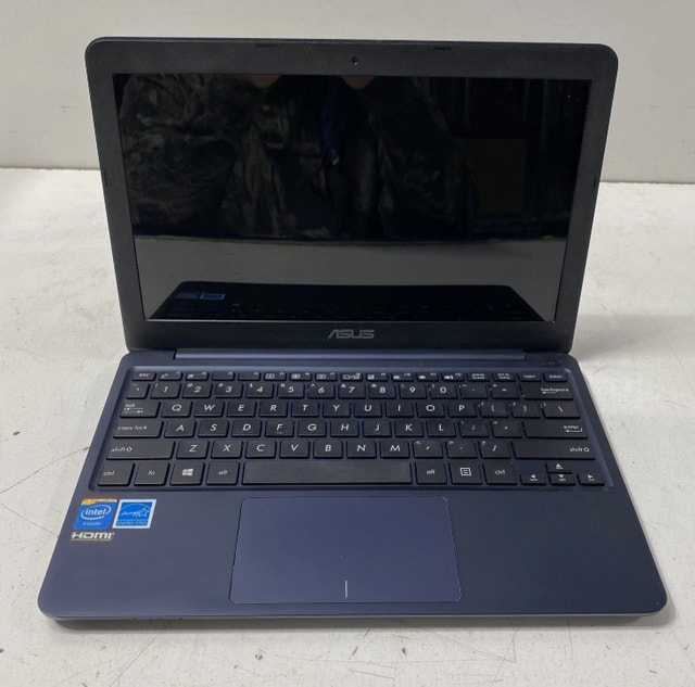 ASUS X205T Laptop Netbook Windows 10 32 GB SSD 11.6"