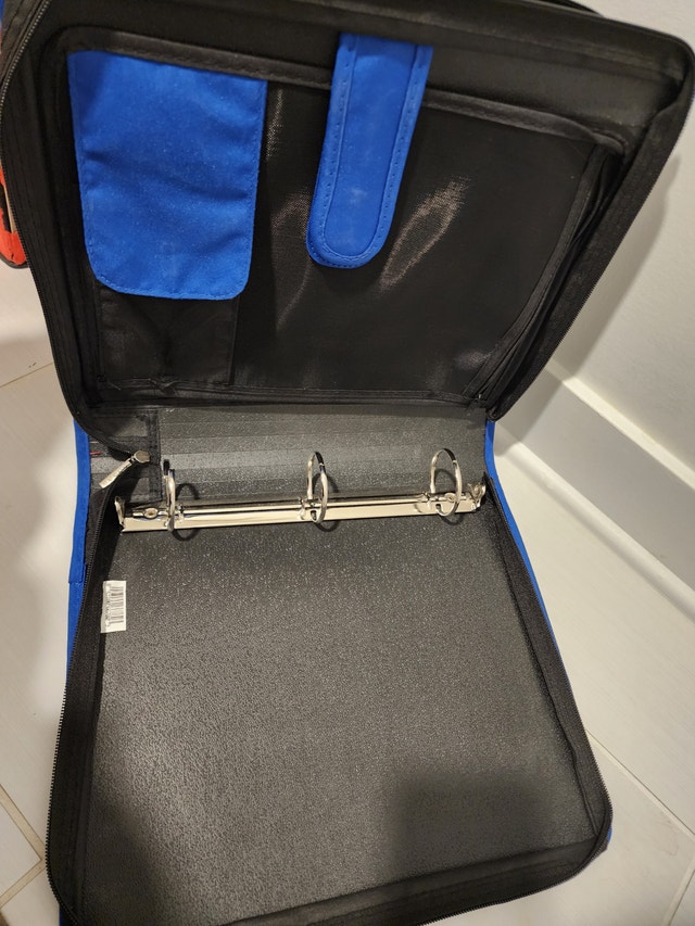 School binder in good condition - photo 2