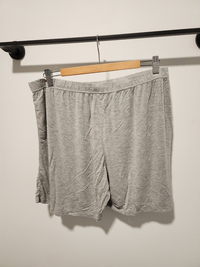 Womens size L sleep or loungewear $2 each bamboo-like feel