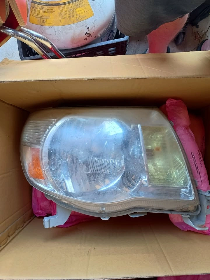 Tacoma OEM Headlights 2007 - photo 2