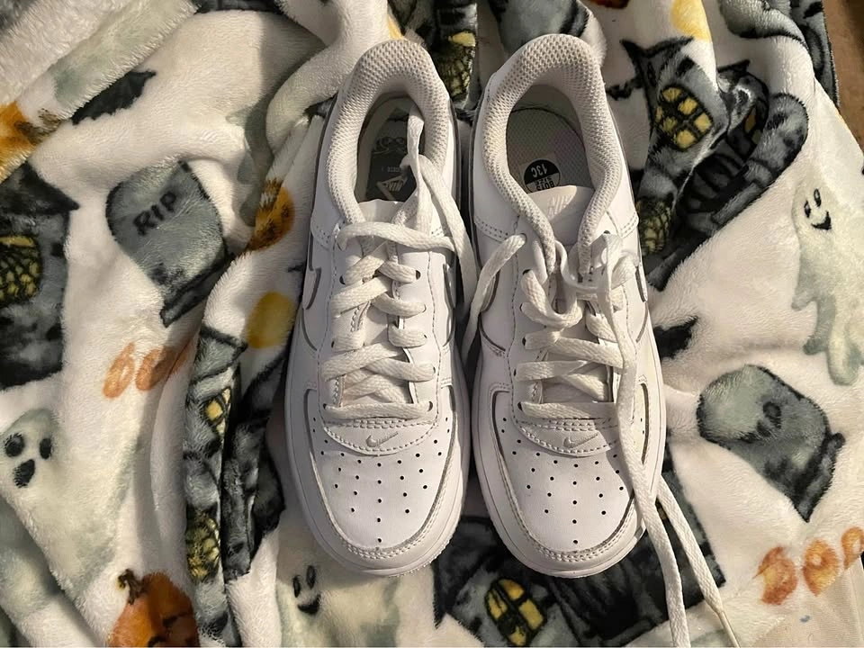 Youth Nike Air Force 1 Low Triple White