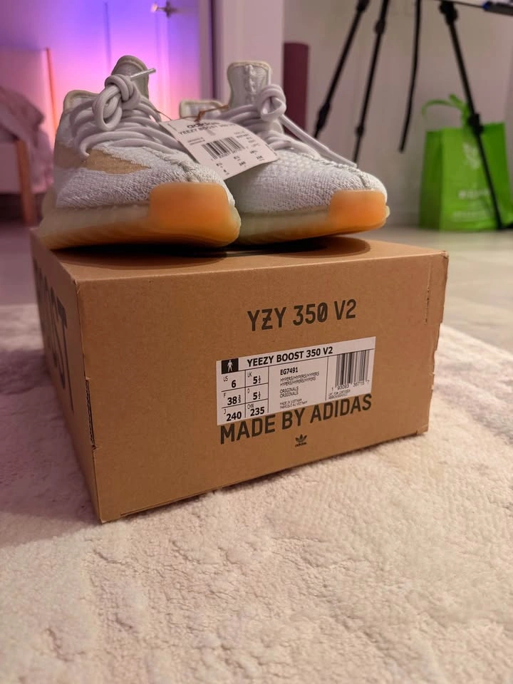 Yeezy 350 V2 Hyperspace Sz 6 DS - photo 4
