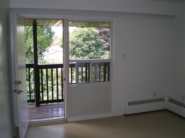 ALLISTON very LARGE 2 Bedroom 910 SF Apartment for Rent - photo 4