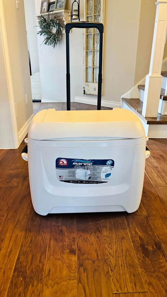 Igloo Marine Breeze Ultra Roller Cooler 50 qt