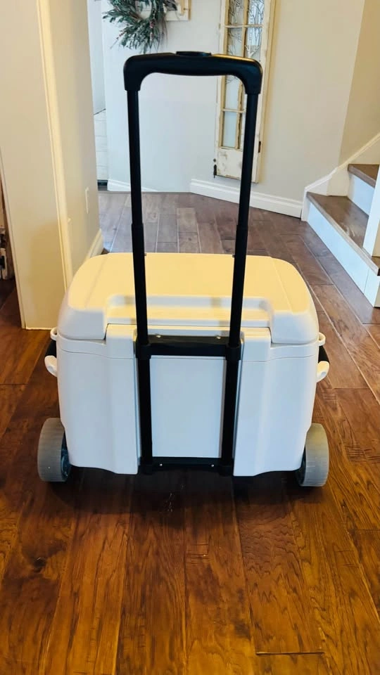 Igloo Marine Breeze Ultra Roller Cooler 50 qt - photo 3
