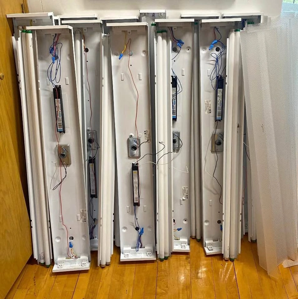 12 Fluorescent Light Fixtures with Bulbs & Covers