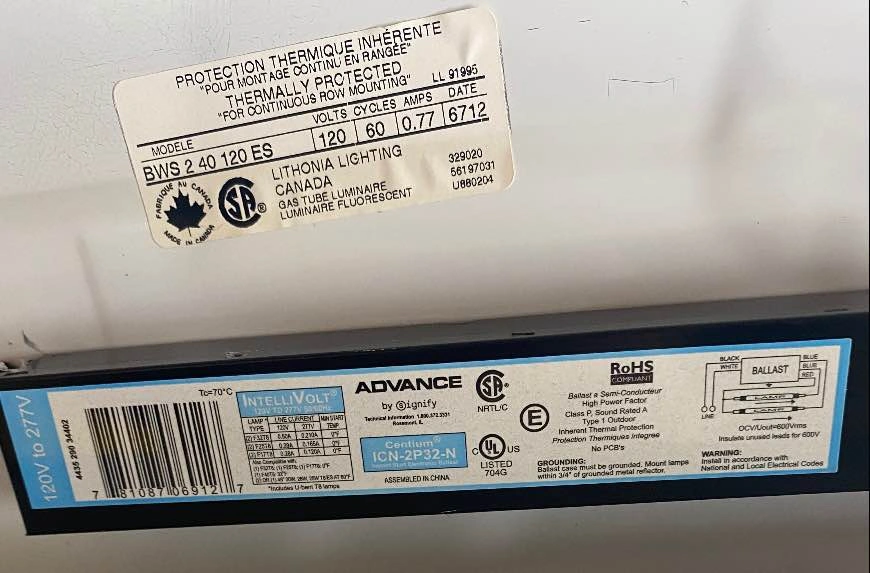 12 Fluorescent Light Fixtures with Bulbs & Covers - photo 3