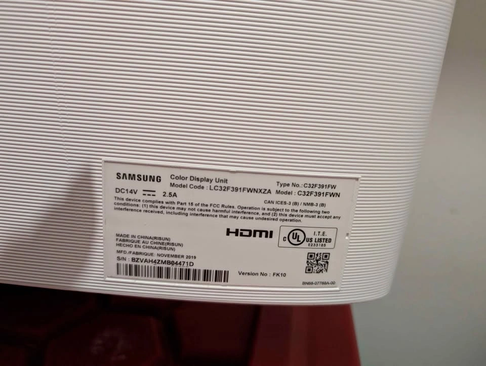 Curved Samsung Monitor - photo 3
