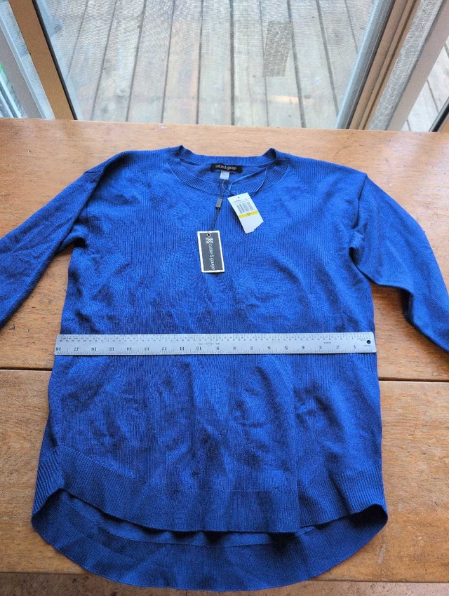 Cable & Gauge Sweater Medium Blue Woman's NWT