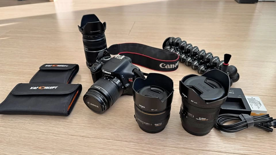Canon EOS Rebel T3i DSLR Bundle w/ Sigma Lenses & Backpack