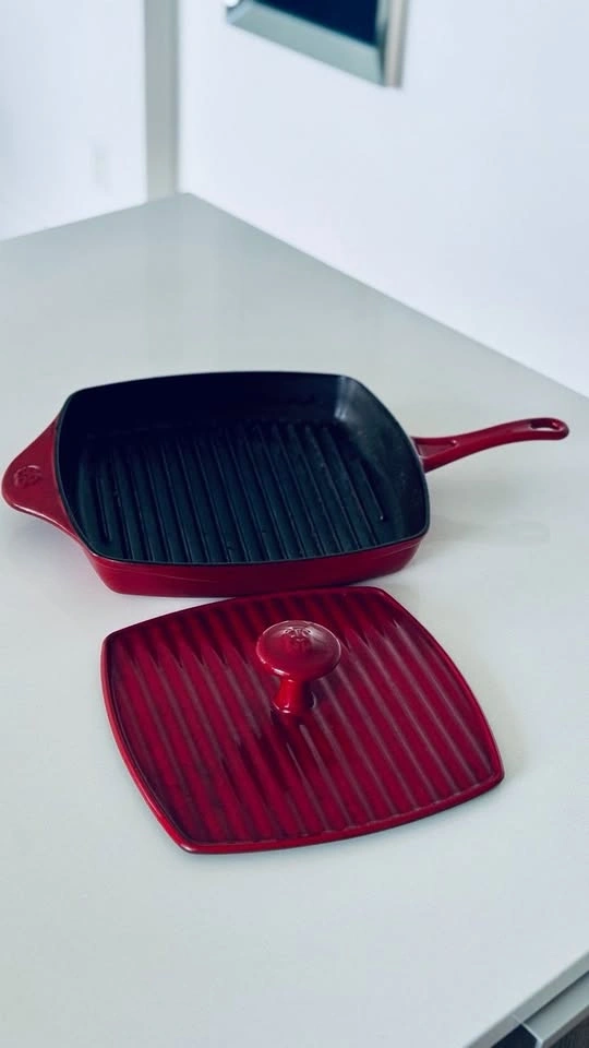 Calphalon Cast Iron Grill Pan w/ Press (11”, Red Enameled) - photo 2