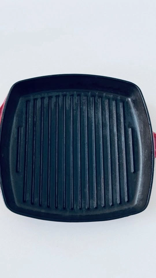 Calphalon Cast Iron Grill Pan w/ Press (11”, Red Enameled) - photo 4