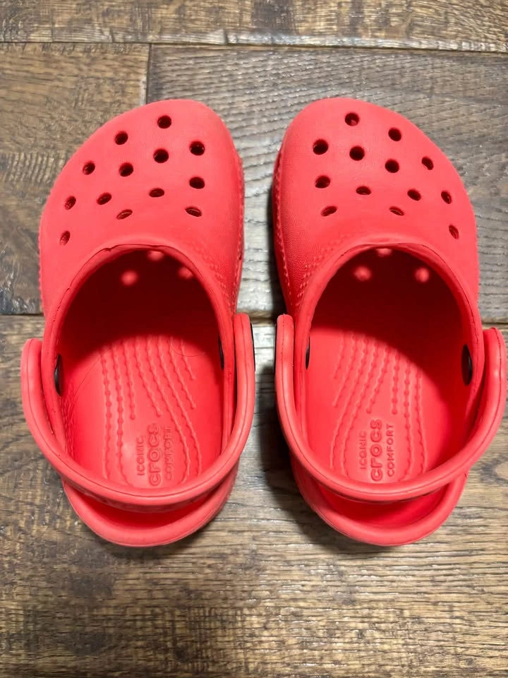 Crocs Classic Red - Size C6 - photo 2