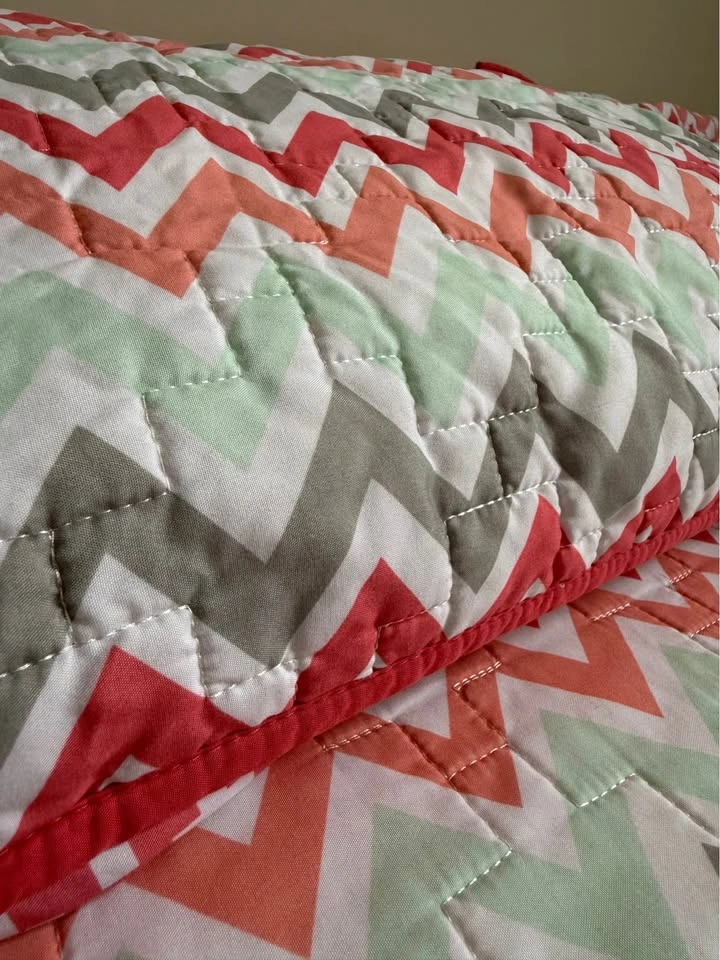 Full/Queen Reversible Quilt - photo 2