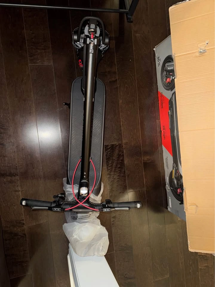 Segway Ninebot MAX G3 Electric Scooter - 300 Miles - Barely Used - photo 3