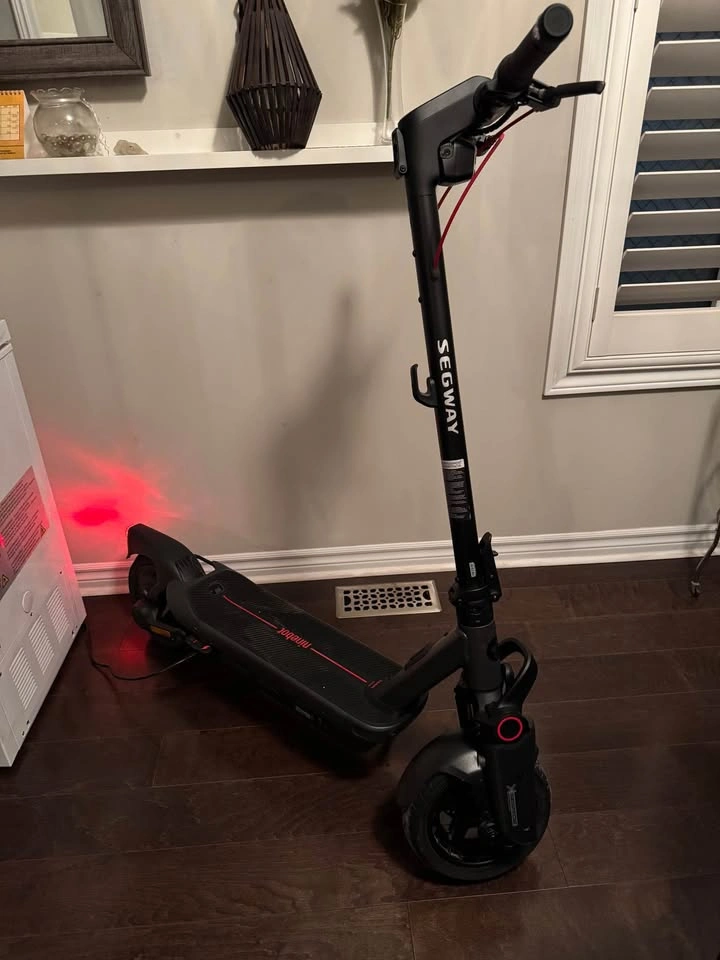Segway Ninebot MAX G3 Electric Scooter - 300 Miles - Barely Used - photo 5