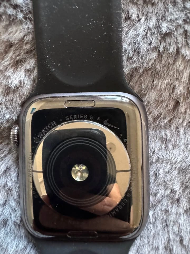 Apple Watch Series 5 GPS - Always-On Display - photo 2