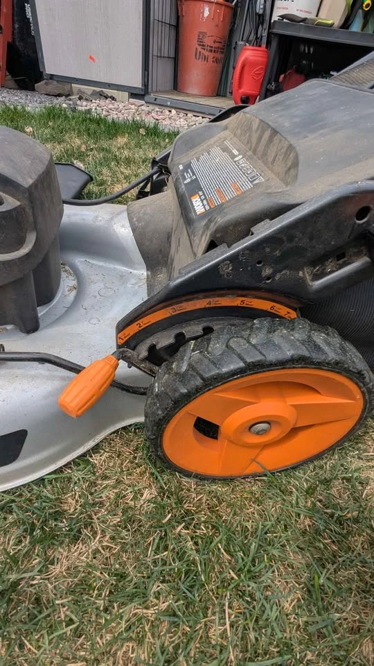 Worx Electric Lawn Mower & Weed Wacker - photo 3