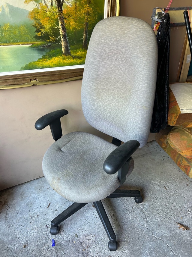 Grey Office Chair – Adjustable Swivel Desk Chair - photo 4