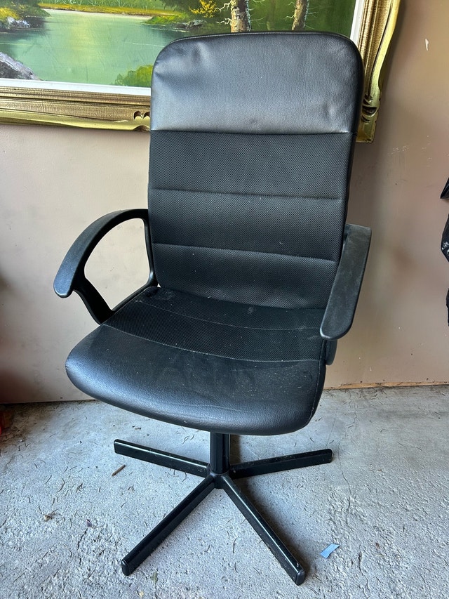 Black Leather Office Chair – Modern Swivel Chair - photo 2