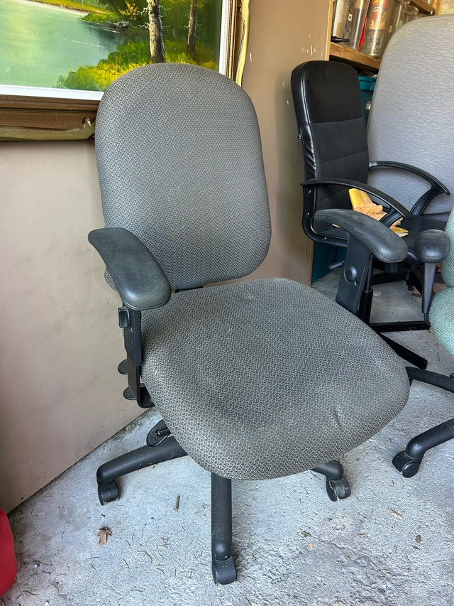 Light Grey High-Back Office Chair – Adjustable Desk Chair - photo 2