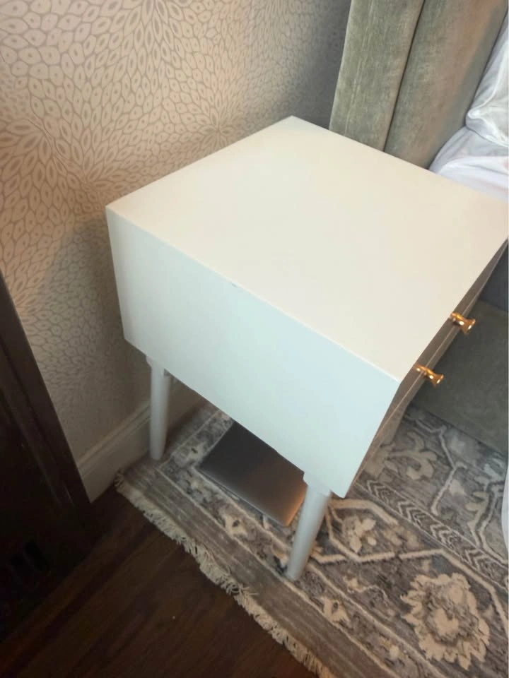 White nightstand with gold knobs - photo 3