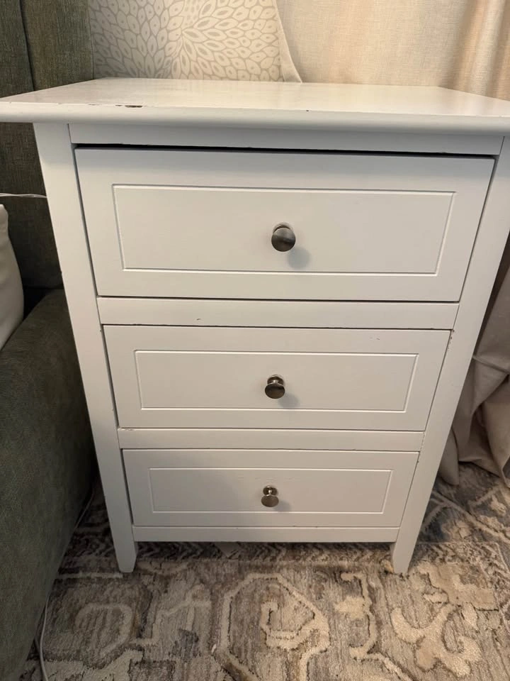 White nightstand - excellent used condition - photo 5