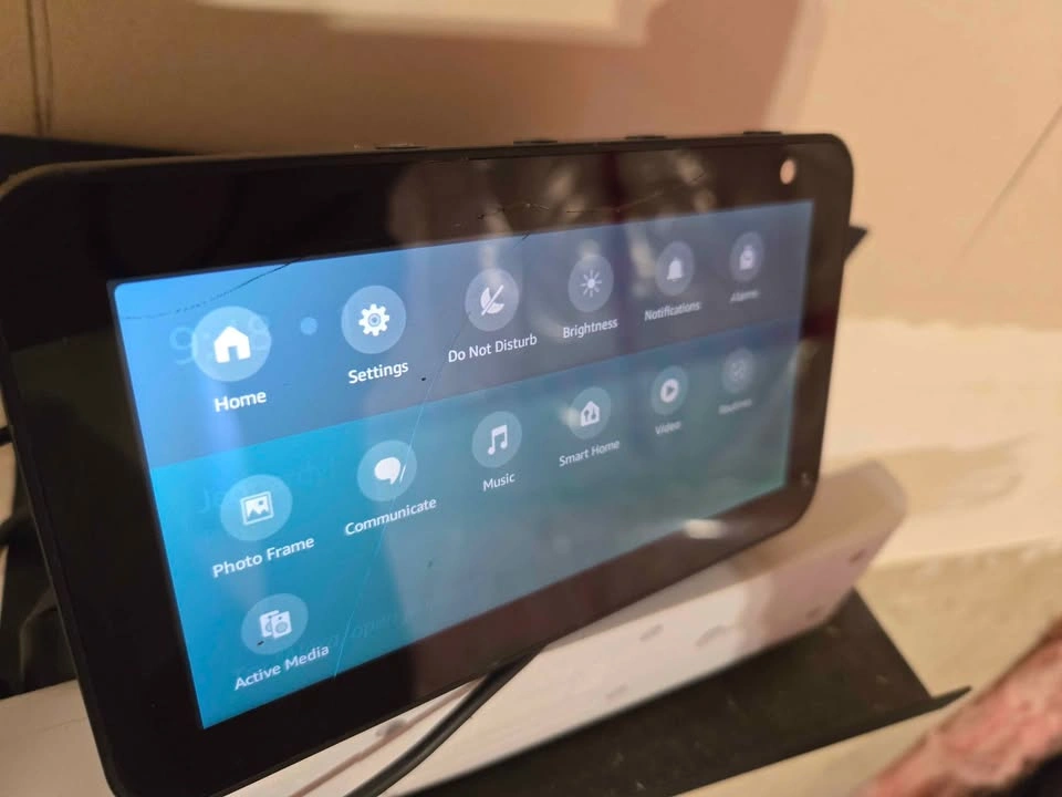 Amazon Echo Show 15 (1st gen) + 2 Free Echos - photo 4