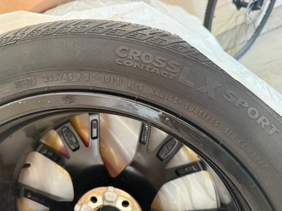 255/45R20 Continental Tires x 4 (All Season) - Audi Q5 - photo 2