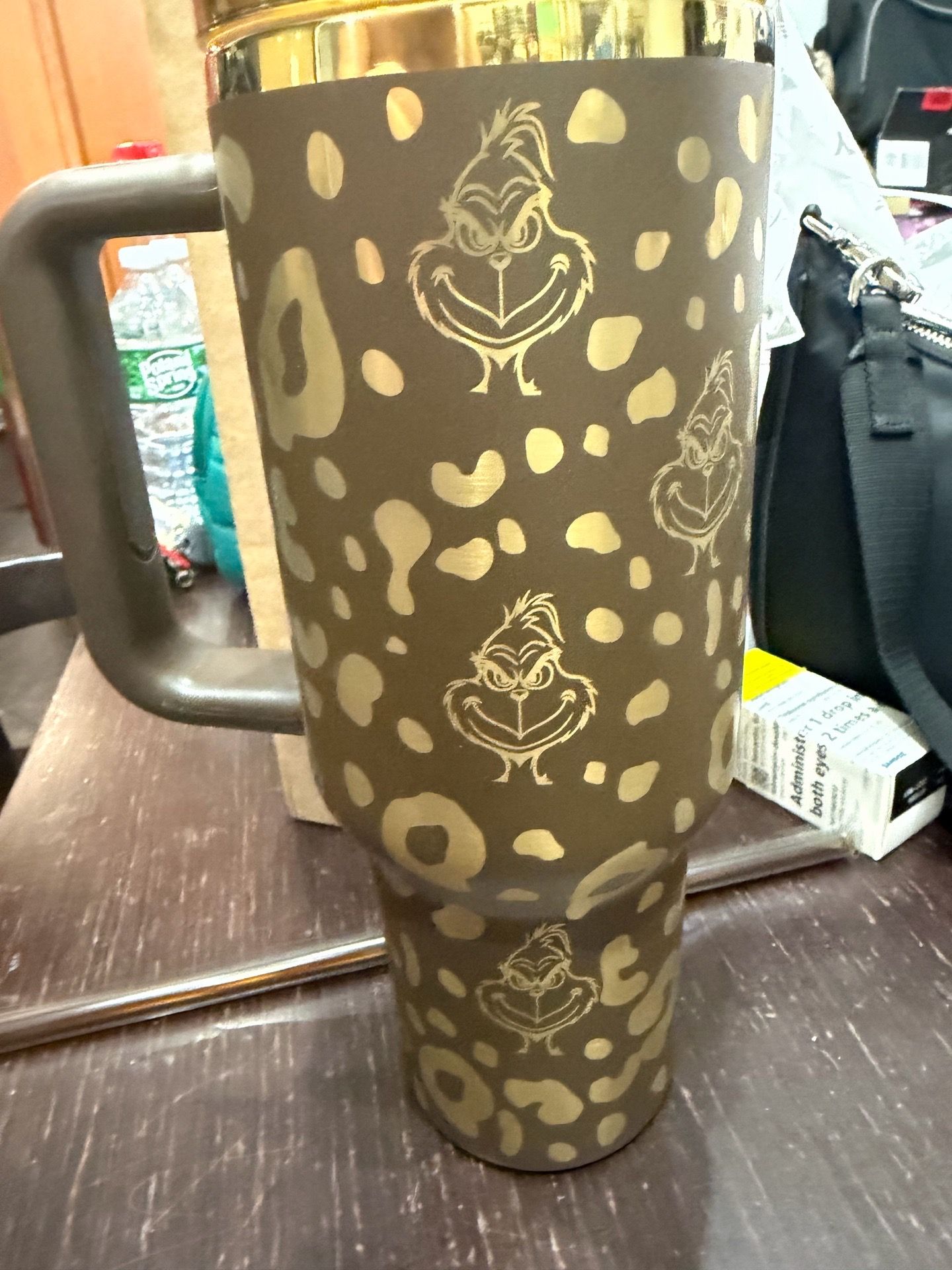 Stanley The Grinch 40oz Quencher H2.0 Tumbler NEW - photo 3