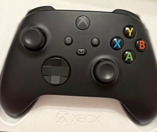Xbox Core Wireless Gaming Controller – Carbon Black W/Box