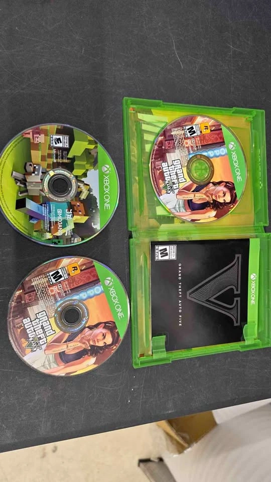 Xbox One Games: Minecraft & Grand Theft Auto V