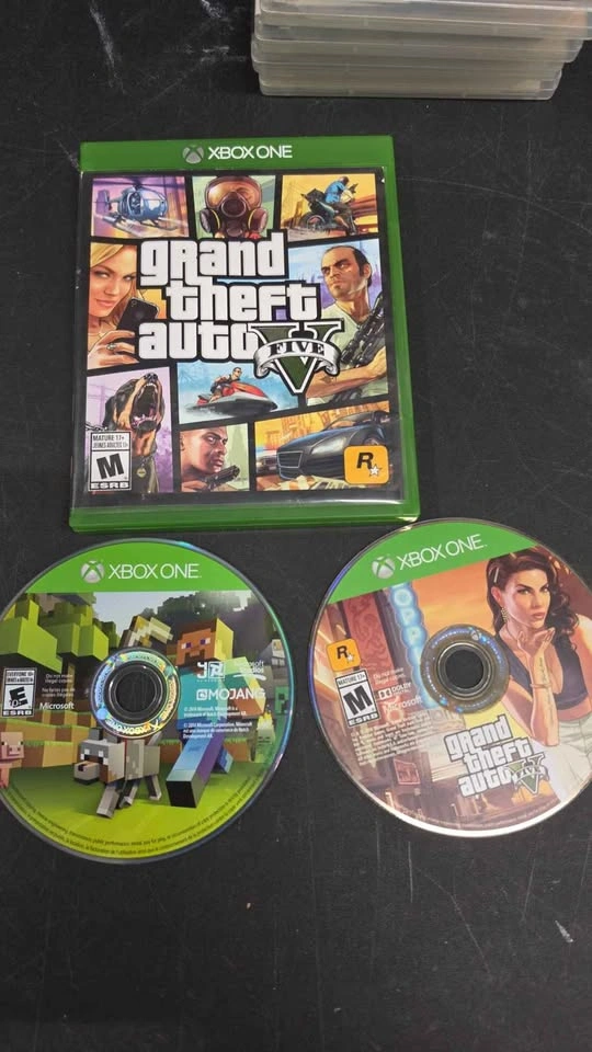 Xbox One Games: Minecraft & Grand Theft Auto V - photo 2