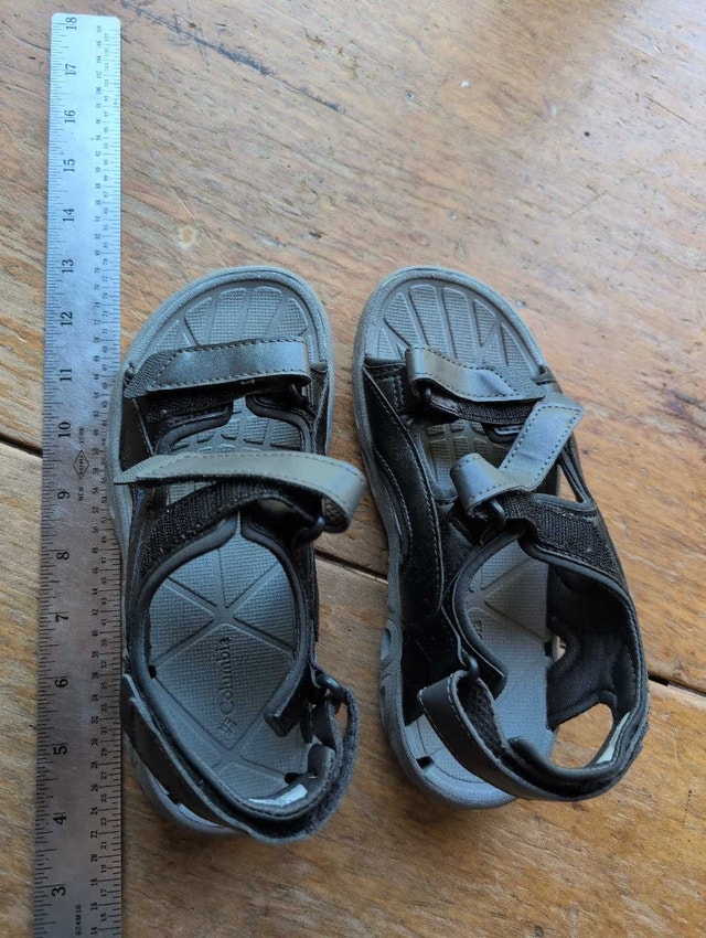 Columbia Sandals Youth Size 2