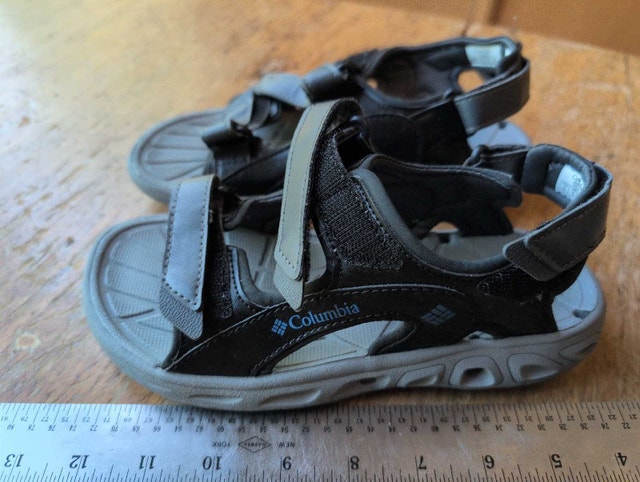Columbia Sandals Youth Size 2 - photo 2
