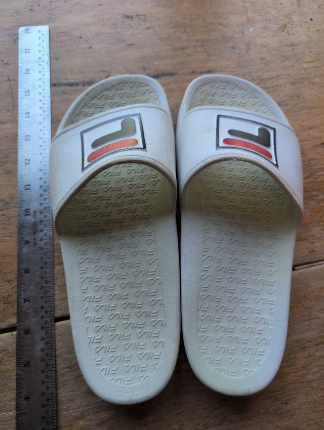 Fila Slides mens 8 woman's 9 white