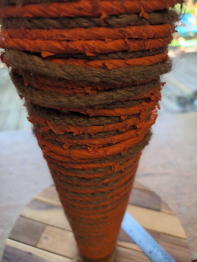 Carrot Shaped Cat Scratching Post - photo 3