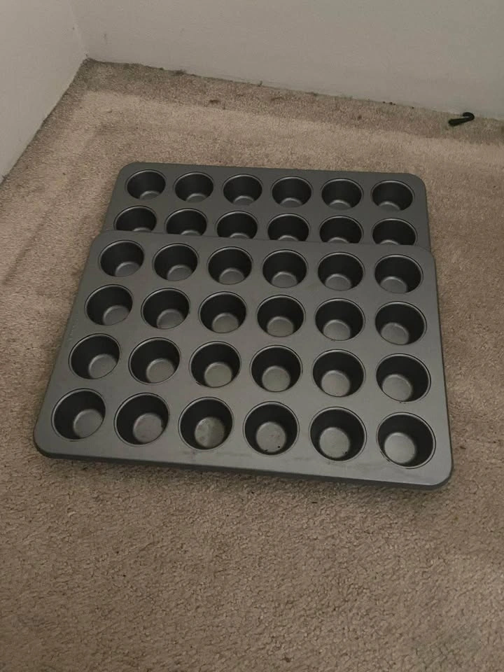 Muffin Pans - photo 3