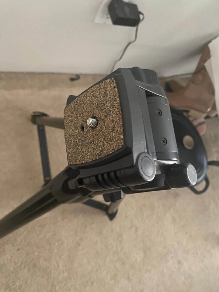 Photography tripod - photo 2