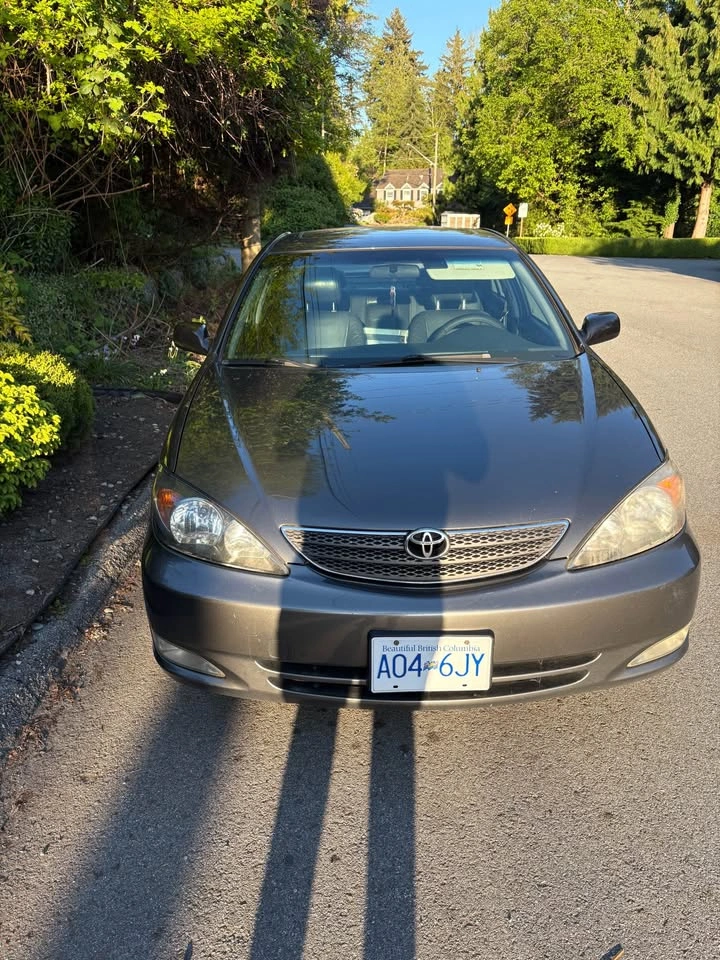 2003 Toyota Camry SE V6 - photo 2