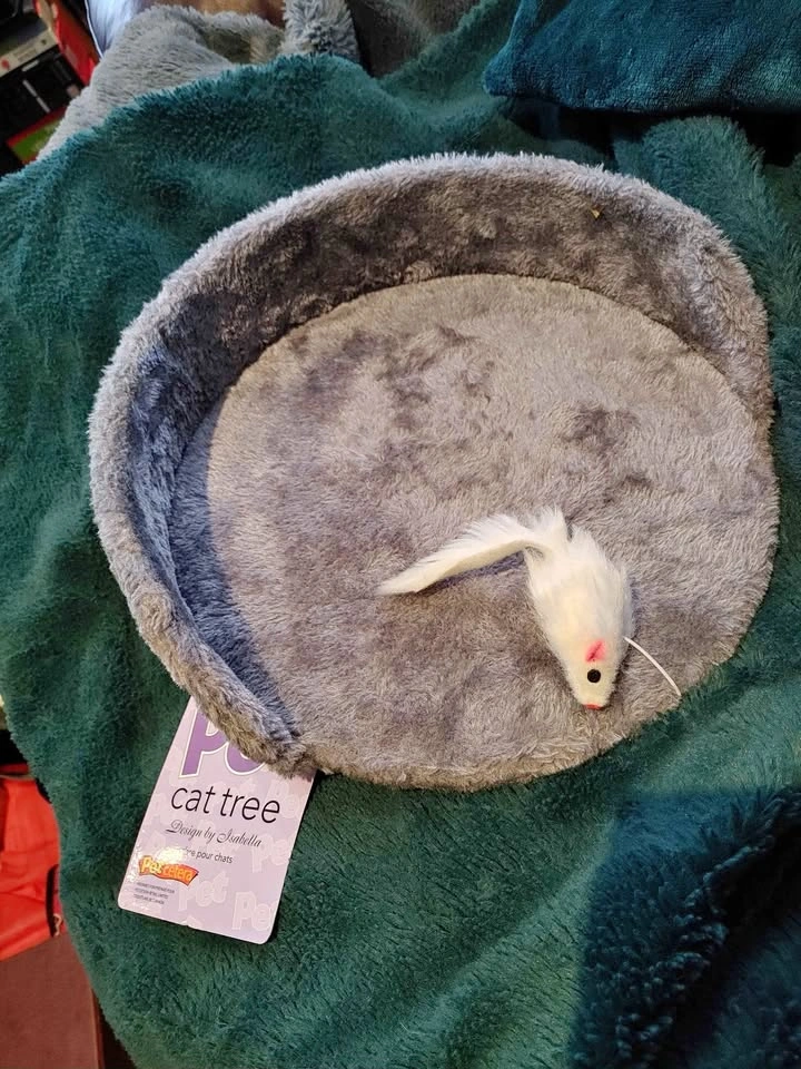 BNWT vintage Petcetera cat tree perch / bed platform w toy mouse