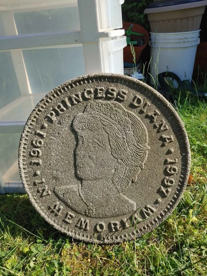 Rare, unique, Vintage Princess Diana concrete garden stepping st - photo 2